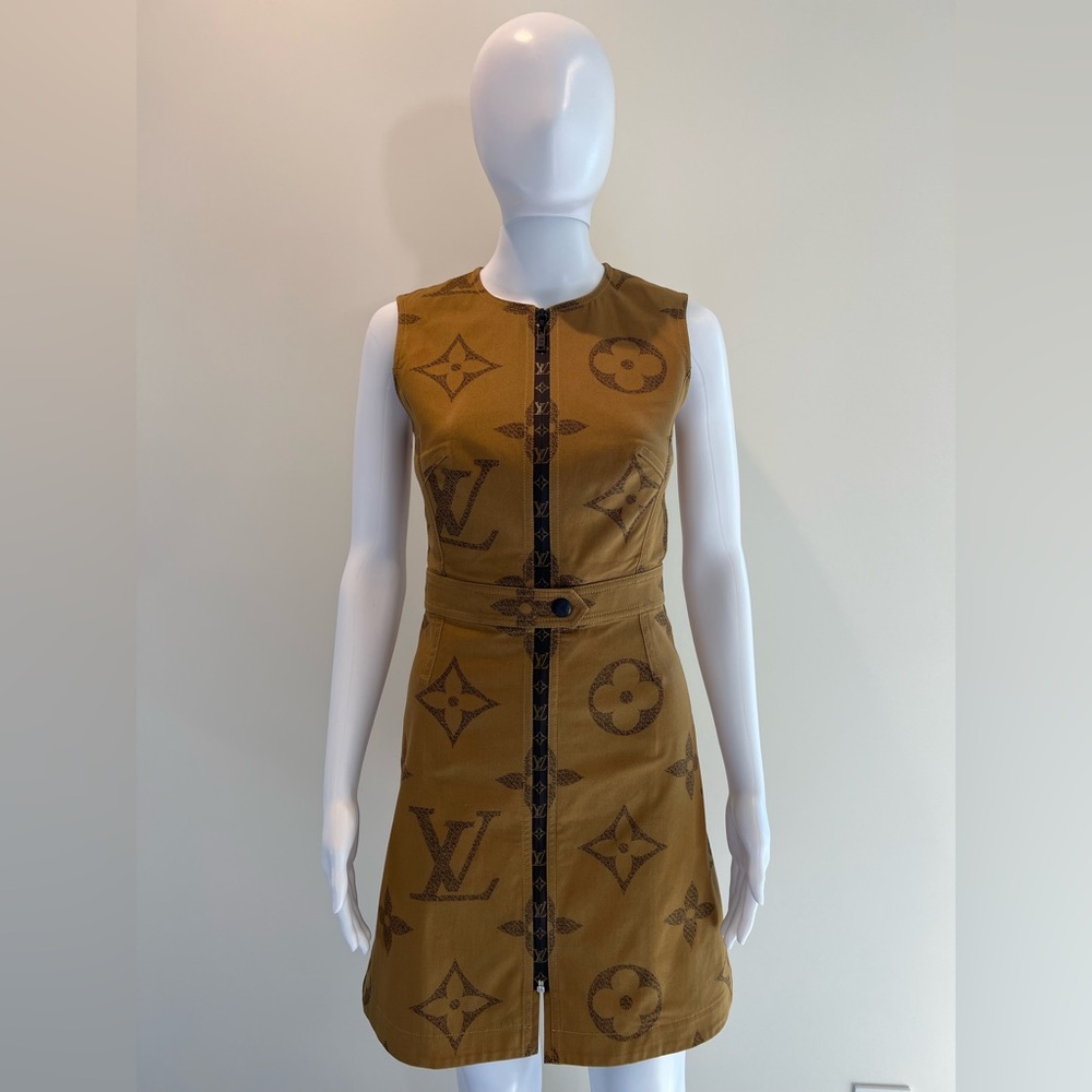 Louis Vuitton giant Monogram print mini dress. Sz 34. Brown. Zip up.